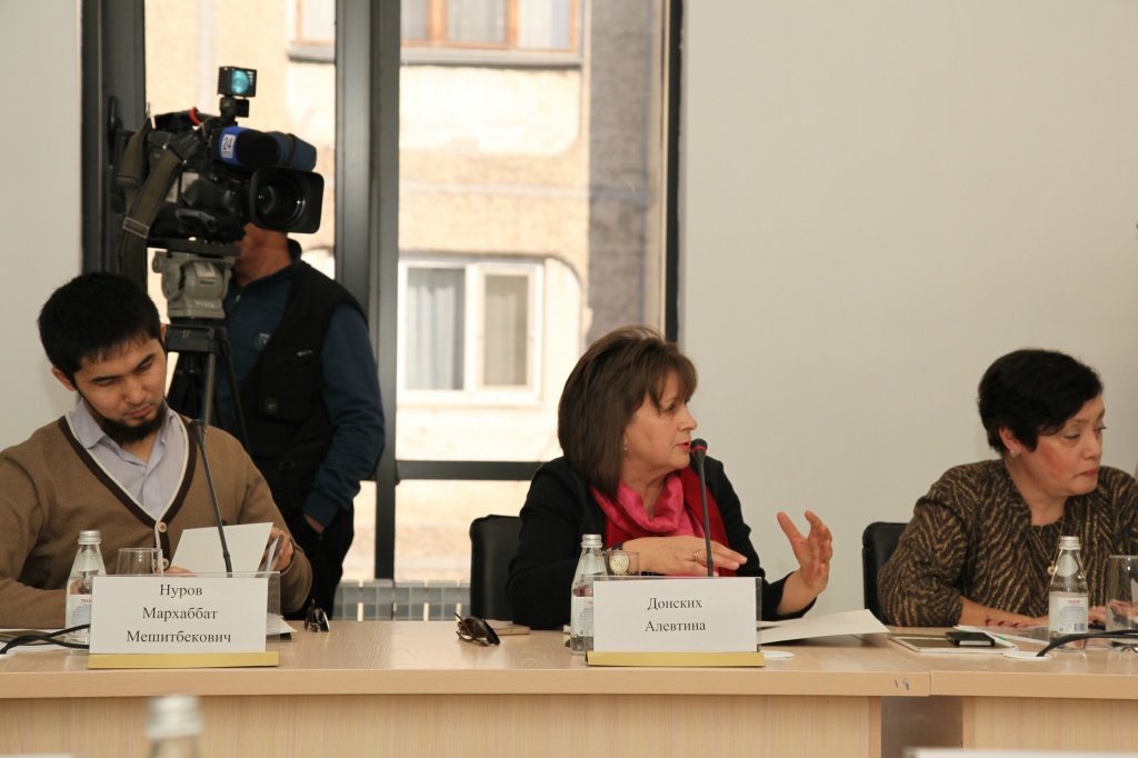 Мархаббат Нуров, Алевтина Донских и Жанна Ильичёва на первом заседании